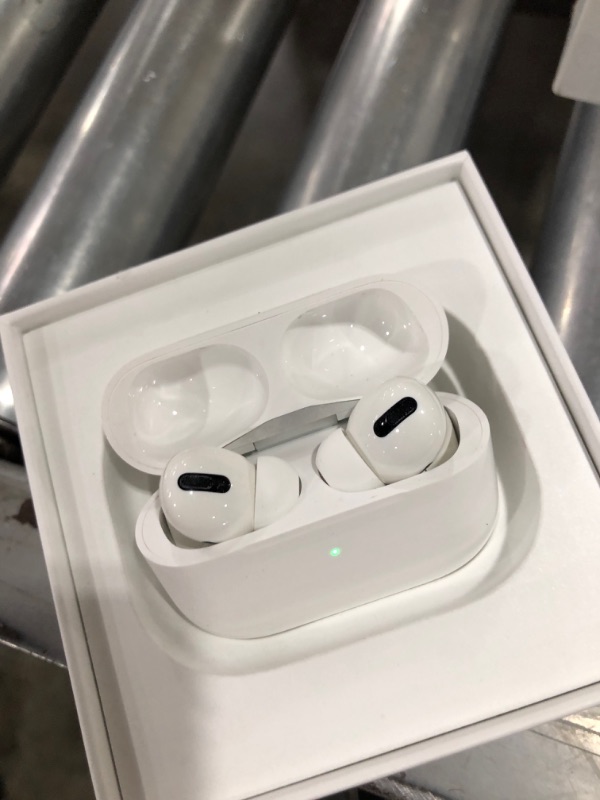 Photo 4 of Apple AirPods Pro
