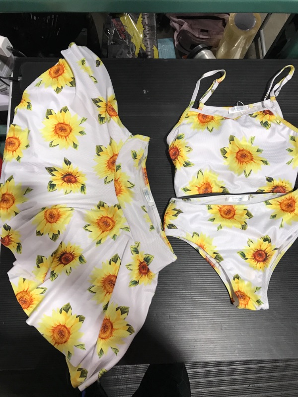Photo 2 of [Size 9-10] Arshiner Girls' 3Pcs Swimsuits Bikini Bathing Suit Beach Surf Floral Tankini Swimwear
