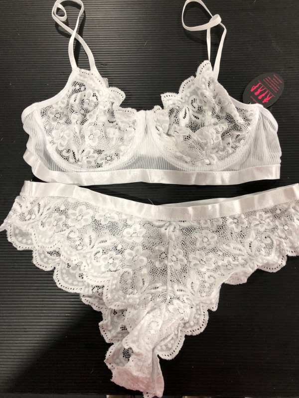 Photo 1 of [Size XL] White Matching Panty and Bra [White Lace]