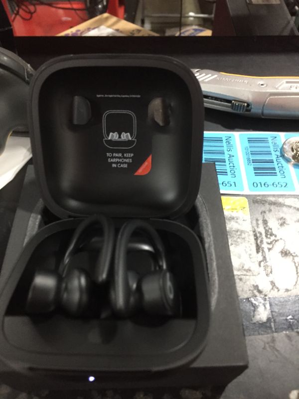 Photo 2 of ***RIGHT EARBUD DOESN'T WORK***Powerbeats Pro - Totally Wireless Earphones - Navy