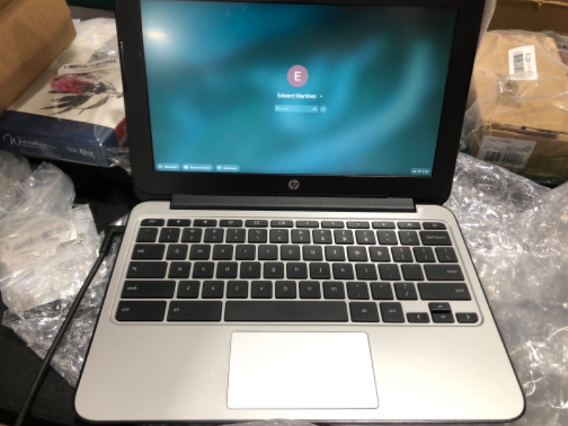 Photo 2 of HP ChromeBook 11 G4 EE: 11.6-inch (1366x768) Intel Celeron N2840 2.16GHz 16GB eMMC SSD 4GB RAM Chrome OS - Black (Renewed) **USER IS LOGGED IN** 