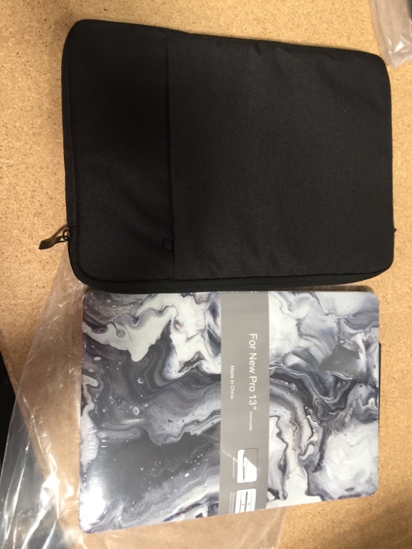 Photo 1 of MAC PRO 13 CASE AND SLEEVE BAG