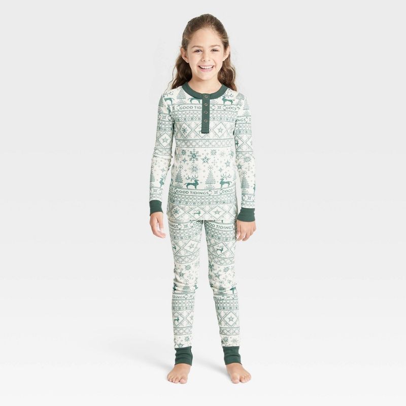 Photo 1 of BUNDLE OF 6 Kids' Reindeer Good Tidings 2pc Pajama Set Green/Cream - Hearth & Hand™ with Magnolia SIZE 6
