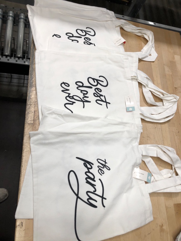 Photo 1 of **BUNDLE OF 6 TOTE BAGS**