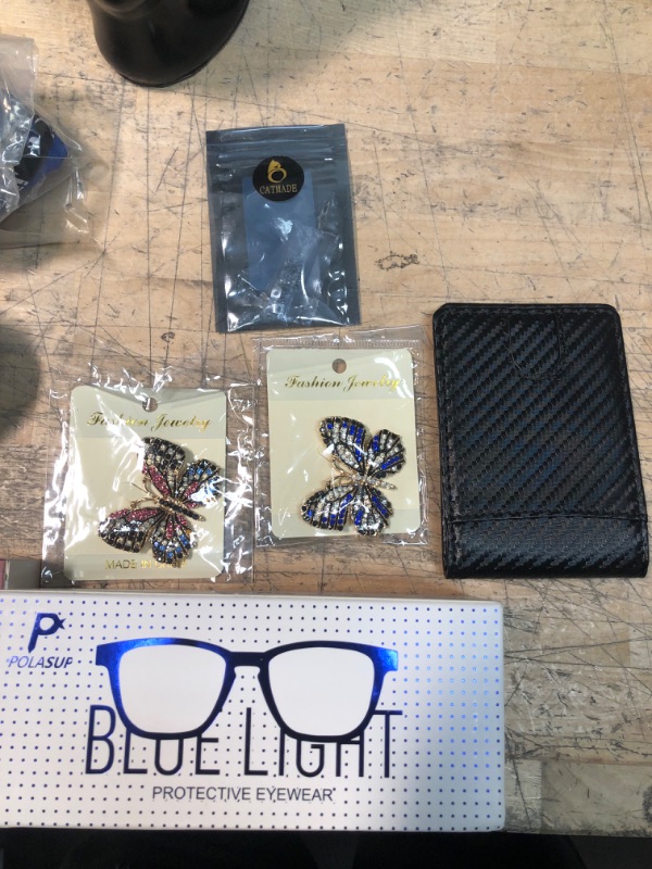 Photo 4 of BUNDLE OF ASSORTED CLOTHING AND APPAREL ACCESSORIES
HAIR BANDS, BLUE LIGHT GLASSES, PINS CARBON FIBER WALLET, RING DISPLAY, ETC
