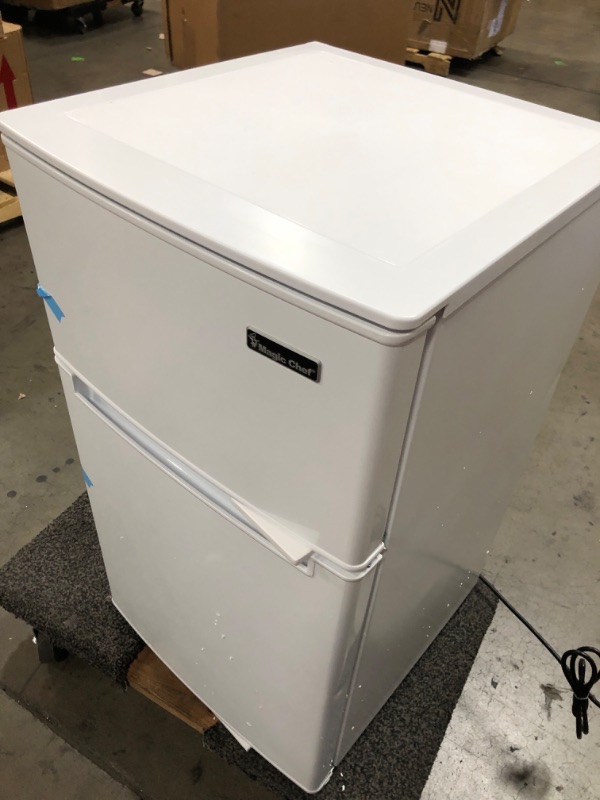 Photo 6 of Magic Chef 3.1 cu. ft. Mini Fridge in White