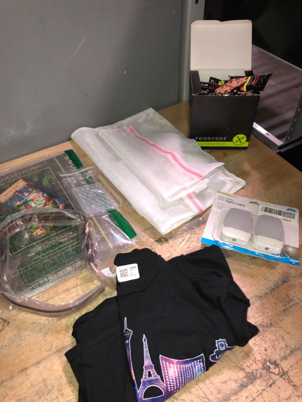 Photo 1 of **BUNDLE OF MIXED ITEMS- DOG COLLER/STORAGE ZIP BAGS/LOS VEGAS SHIRT SIZE L/NIGH LIGHTS/XMAS ARTS CRAFT/CANTUCCINI SNACK BAR BEST BY06/22*