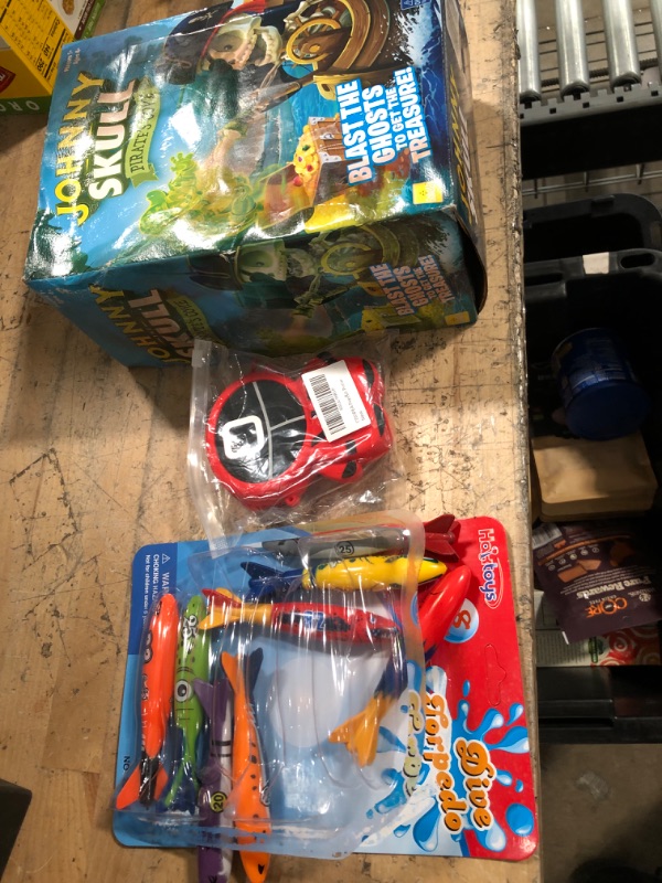 Photo 1 of **** TOY BUNDLE*** (BOX DAMAGES)
DIVE TORPEDOS, JOHHNY SKULL PIRATE, POP IT PURSE
