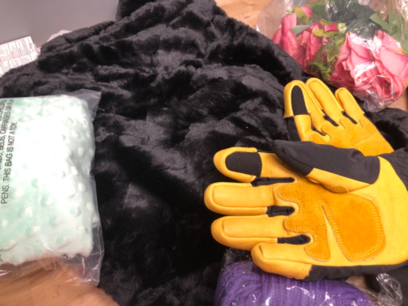 Photo 1 of **** BUNDLE*** SOLD AS IS*** NO RETURNS*** NO REFUNDS***
***HOME/BED/ PILLOW CASES, MATRESS PAD, WARM GLOVES FOR SKIING IN SNOW, MORE