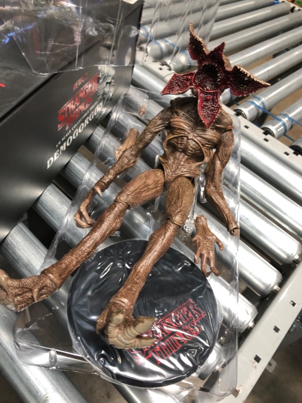 Photo 3 of **left hand is broken**
ThreeZero Stranger Things: Demogorgon 1:6 Scale Collectible Figure
