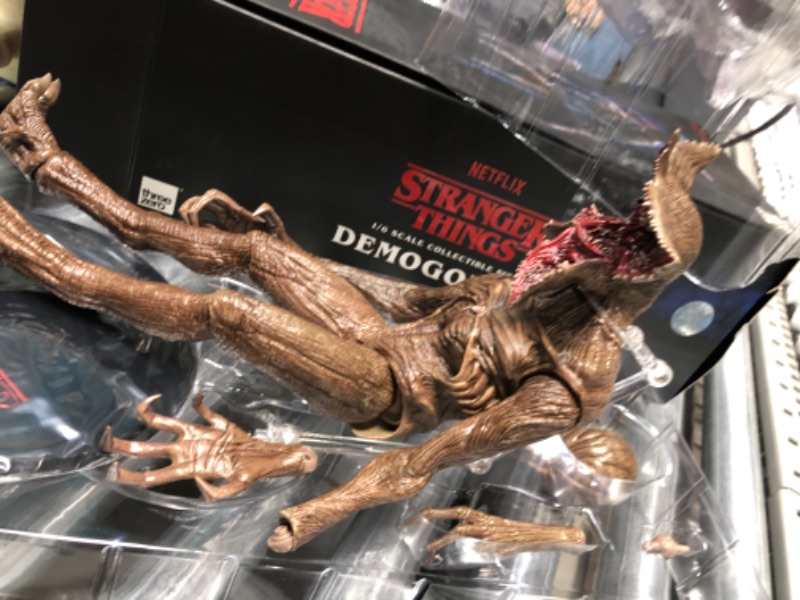 Photo 4 of **left hand is broken**
ThreeZero Stranger Things: Demogorgon 1:6 Scale Collectible Figure
