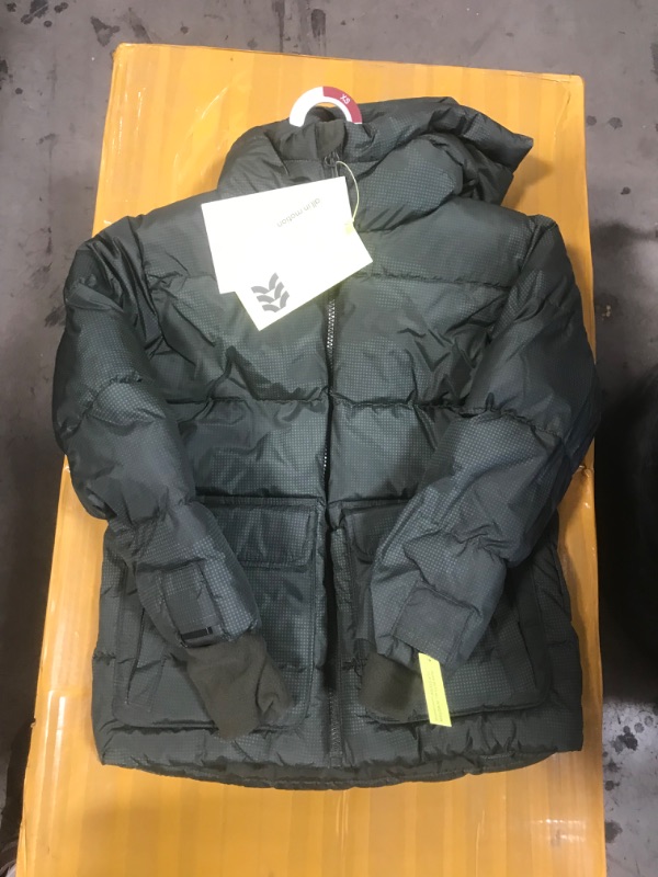 Photo 2 of Boys' Short Puffer Jacket, M, pack of 6 - All in Motion™
