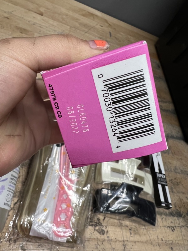 Photo 1 of **NONREFUNDABLE** AMAZONS GOODS SOLD AS IS // EXP DATE 08/2022