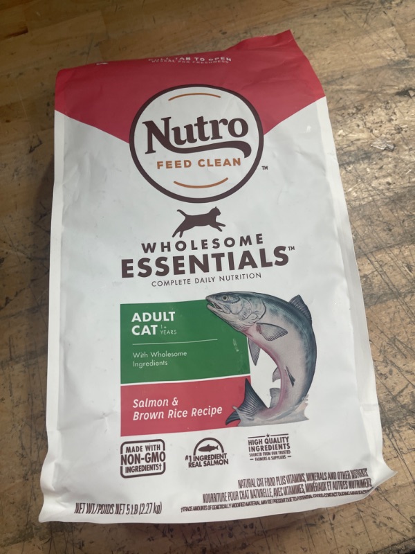 Photo 3 of (BB JUN 2022) NUTRO WHOLESOME ESSENTIALS Adult Dry Cat Food, Salmon & Brown Rice Recipe
