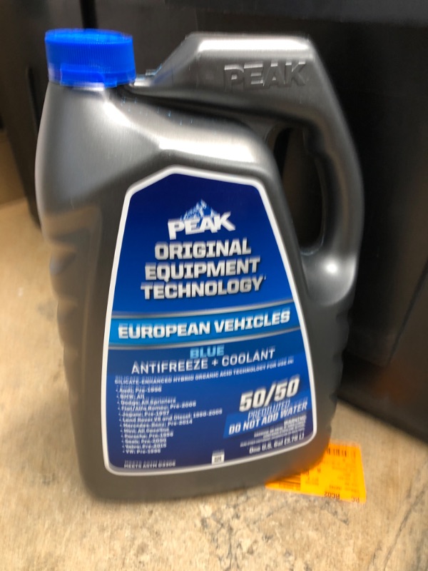 Photo 2 of (12 Pack) PEAKÂ® ORIGINAL EQUIPMENT TECHNOLOGY Antifreeze + Coolant For European Vehicles - Blue
