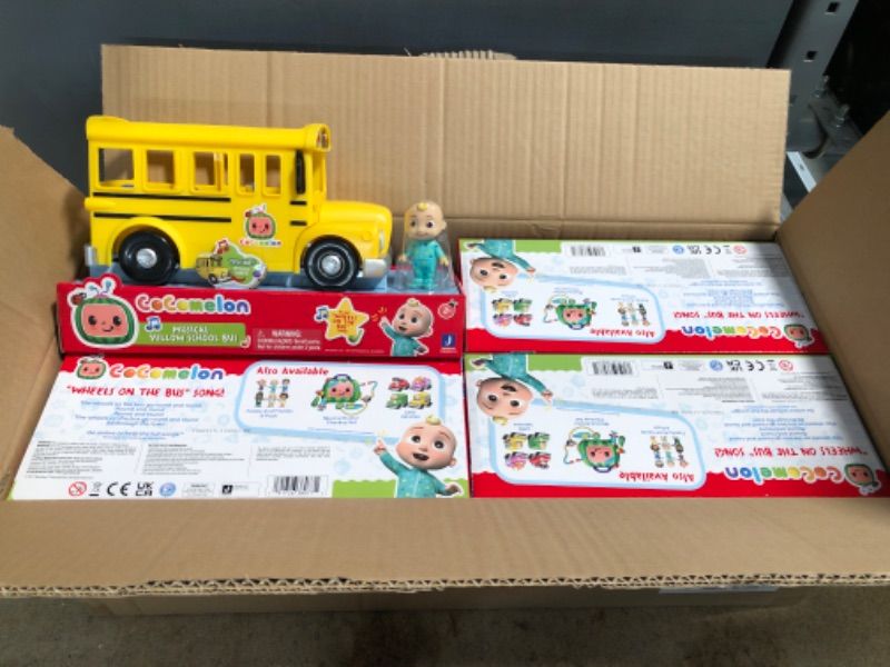 Photo 2 of CoComelon Feature Vehicle School Bus (4 PACK)
