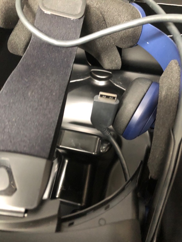 Photo 11 of HTC VIVE Pro 2 Virtual Reality System
