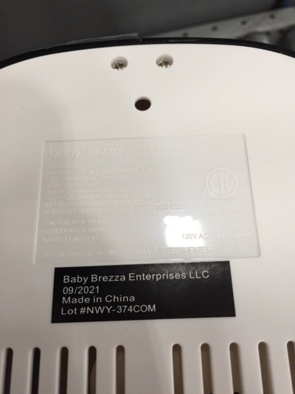 Photo 3 of Baby Brezza New and Improved Formula Pro Advanced Dispenser Machine