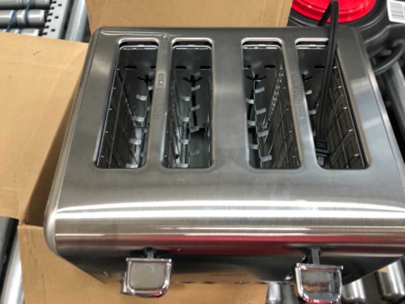 Photo 2 of **PARTS ONLY**
Joerid 4 Slice Toaster,9 Bread Shade Setting,Safe Stainless Steel,Useful Bagel/Defrost/Cancel Function with Dual Control Panels,4 Extra Wide Slots,Removable Crumb Tray,Suitable for Various Bread Type
RIGHT SIDE OF TOASTER IS DAMAGED 