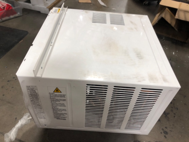 Photo 4 of LG 15,000 BTU 11.9 EER 115V Window Air Conditioner - LW1516ER
