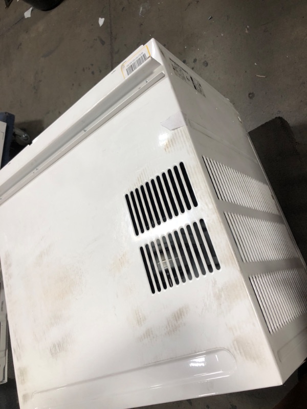 Photo 6 of LG 15,000 BTU 11.9 EER 115V Window Air Conditioner - LW1516ER
