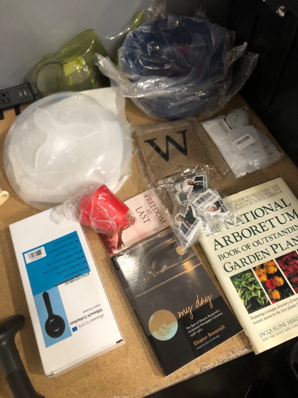 Photo 1 of **NO REFUNDS/RETURNS** Bundle of Assorted AMAZON Goods,Kitchen, Book, Decoration,bath,office items 

