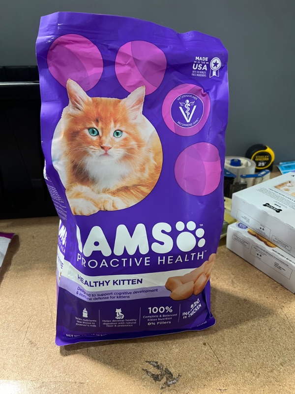 Photo 2 of **NONREFUNDABLE** Iams Proactive Health Playful Kitten 7lbs // SOLD AS IS //
best by Jan 12,2023