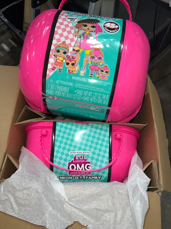 Photo 2 of 2 PACK - L.O.L. Surprise! O.M.G. Neon Q.T. Family Pack


