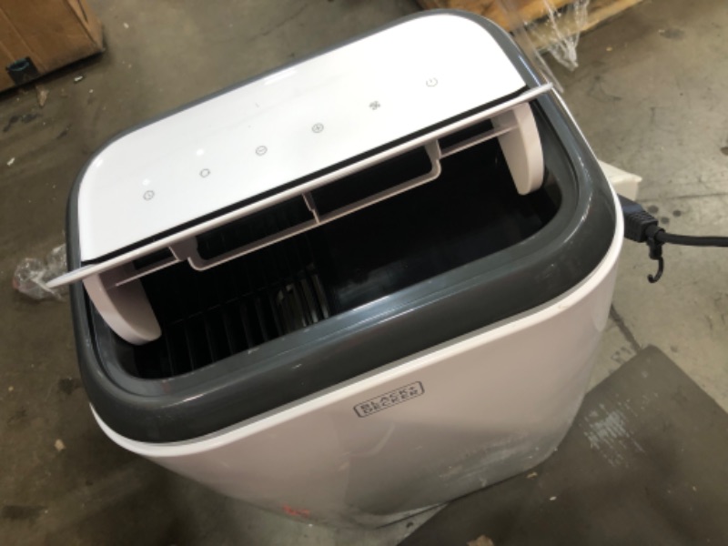 Photo 5 of (DOES NOT FUNCTION)BLACK+DECKER BPP05WTB Portable Air Conditioner with Remote Control 5 000 BTU SACC/CEC (8 000 BTU ASHRAE) Cools up to 150 Square Feet White
