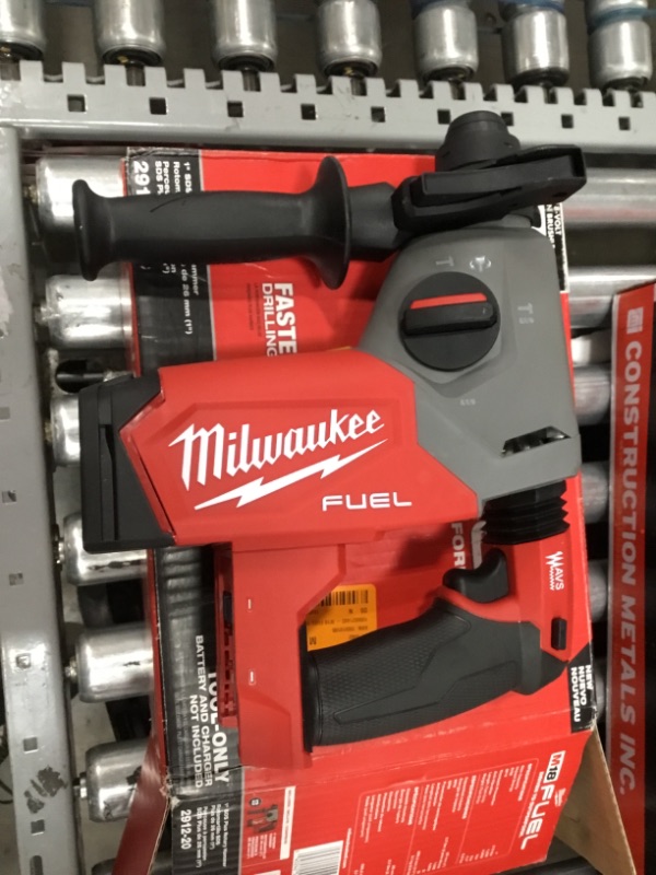 Photo 2 of Milwaukee
M18 FUEL 18V Lithium-Ion Brushless 1 in. Cordless SDS-Plus Rotary Hammer Kit with Two 6.0 Ah Batteries, Hard Case
(MISSING BATTERIES)