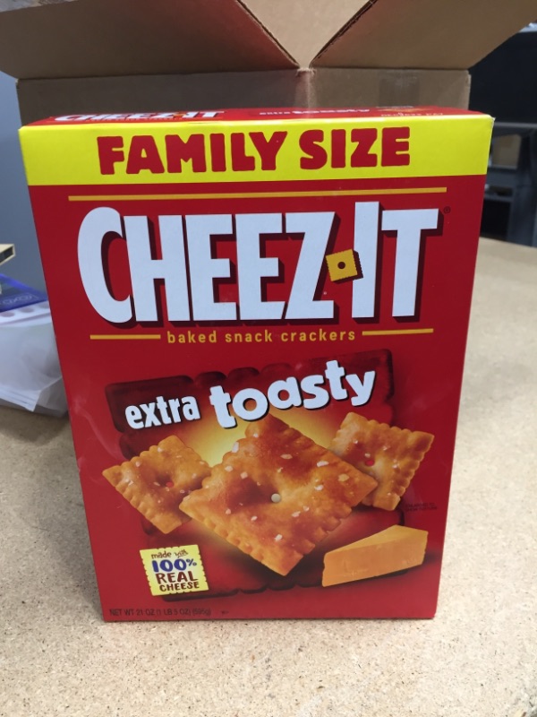 Photo 2 of *** EXP: DEC 26 22 **   *** NON-REFUNDABLE ***    *** SOLD AS IS **
Cheez-It Cheese Crackers, Baked Snack Crackers, Office and Kids Snacks, Extra Toasty, 21oz Box (1 Box)
