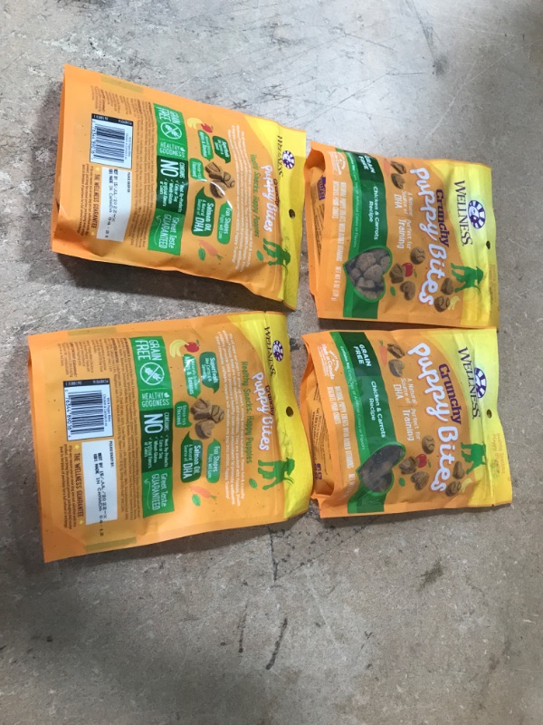 Photo 2 of ** EXP: 15 JUL 2022 **   ** NON-REFUNDABLE **    ** SOLD AS IS **   ** SETS OF 4 **
Wellness Puppy Bites Natural Grain Free Crunchy Puppy Treats, Chicken & Carrots Recipe, Training & Rewarding
