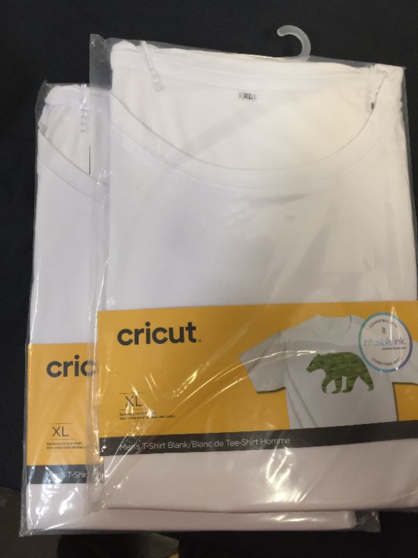 Photo 2 of Cricut Men's T-Shirt Blank MEN XL 2 PACK