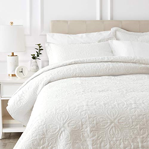 Photo 1 of Amazon Basics Oversized Quilt Bed Set, Embossed Coverlet and Shams - King, Cream Floral
new but dirty from shippping 
