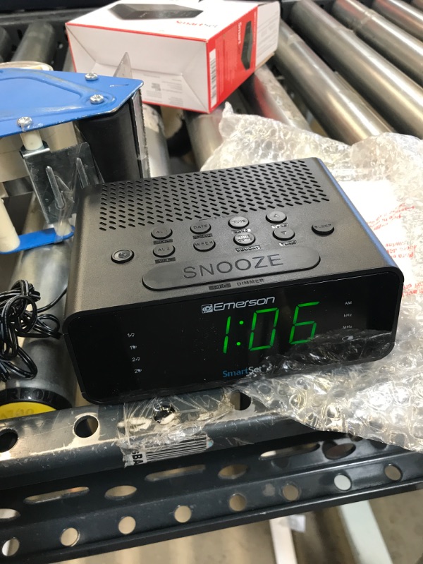 Photo 2 of Emerson Radio Corp. Smart Set Alarm Clock with AM/FM Radio, Dimmer, Sleep Timer and 0.9" LED Display, CKS1900
