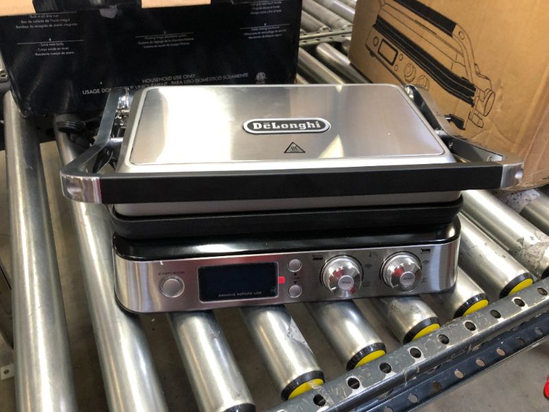 Photo 5 of DeLonghi CGH1030D Livenza All-Day Grill, Griddle and Waffle Maker
