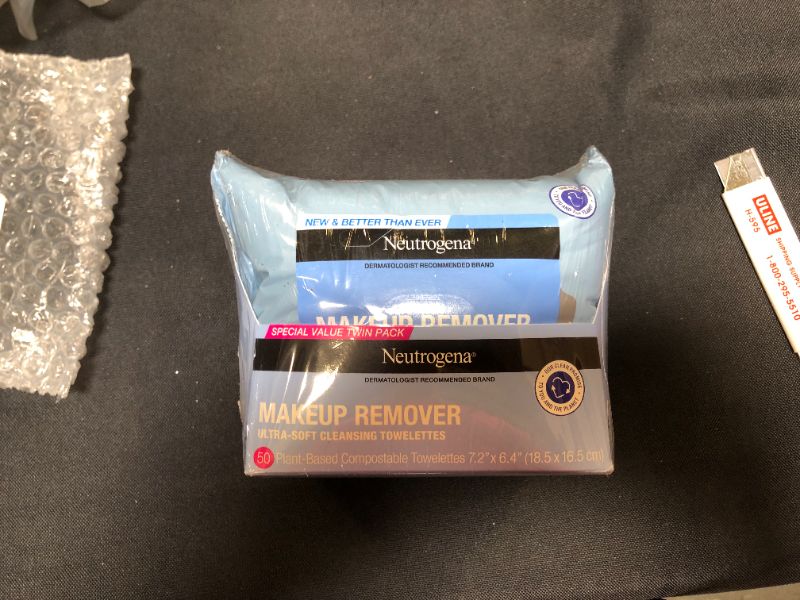 Photo 2 of "Neutrogena Makeup Remover Cleansing Face Wipes, Daily Cleansing Facial Towelettes to Remove Waterproof Makeup and Mascara, Alcohol-Free, Value Twin Pack, 25 Count, 2 Pack"
