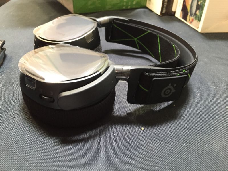 Photo 3 of SteelSeries Arctis 9X Wireless Gaming Headset for Xbox Series 