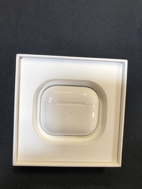 Photo 1 of Apple AirPods (2nd Generation)
