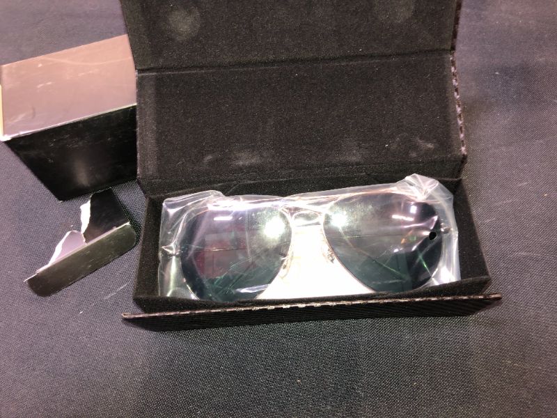 Photo 3 of O-O Classic Aviator Sunglasses for Men Women, Metal Frame UV400 Lens Protection Pilot Sunglasses
