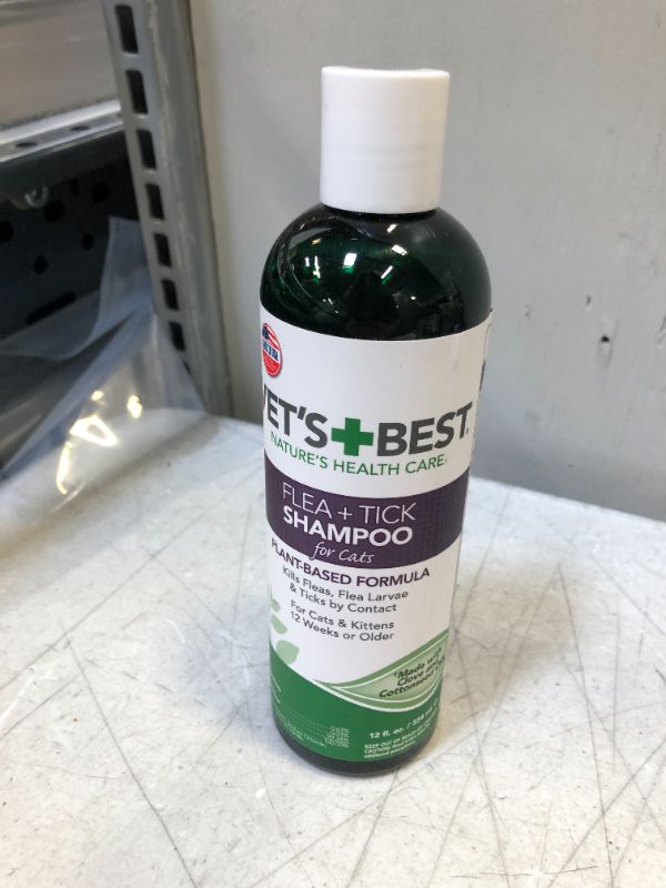 Photo 2 of 12 Oz Vets Best Flea & Tick Shampoo for Cats