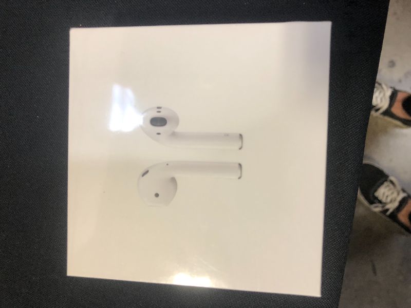 Photo 3 of Apple AirPods (2nd Generation)
