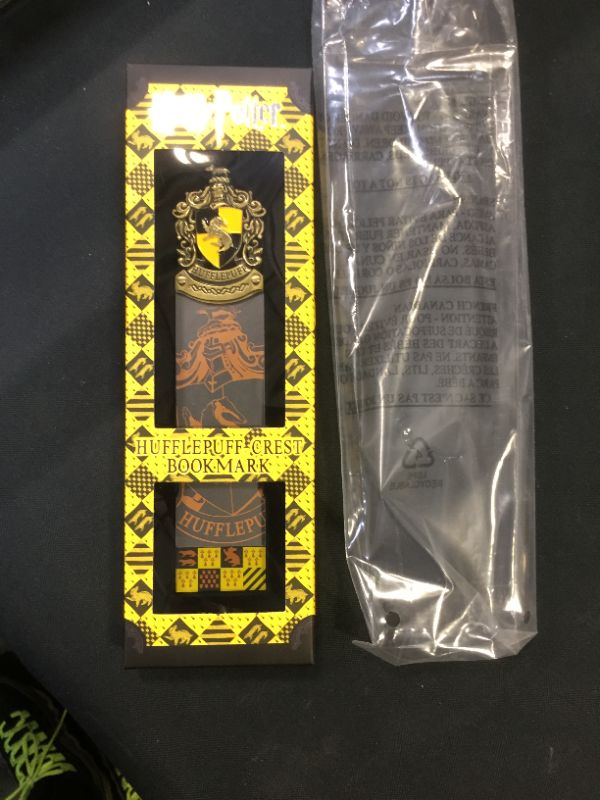 Photo 2 of Huffelpuff Crest (Harry Potter) Bookmark