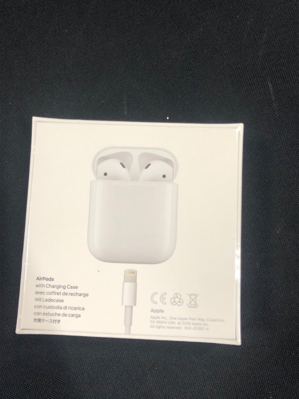 Photo 4 of Apple AirPods (2nd Generation)
