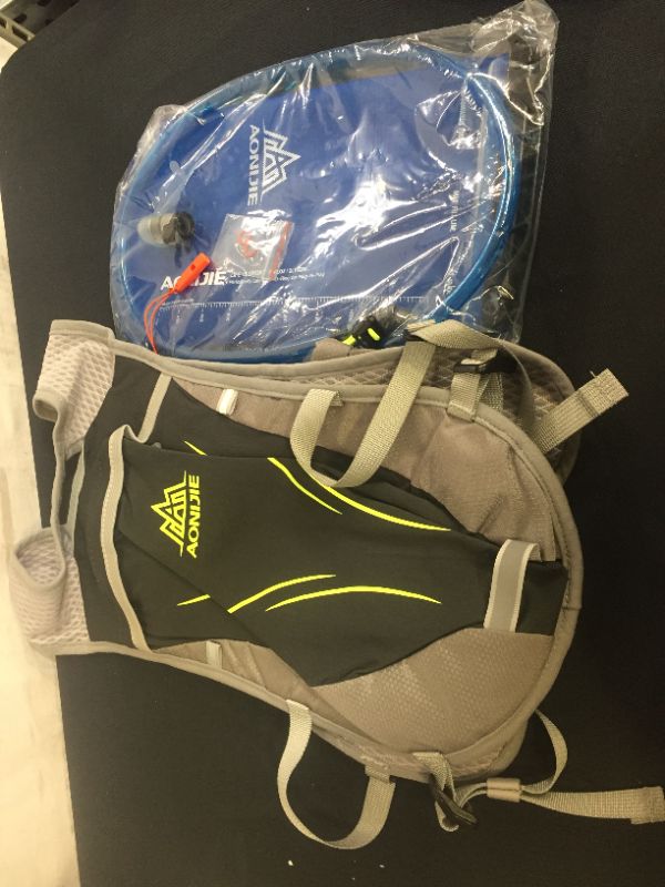 Photo 3 of AONIJIE Hydration Packs 5.5L Trail Running Vest with 2L Bladder Reservoir Marathoner Hydro Backpack

