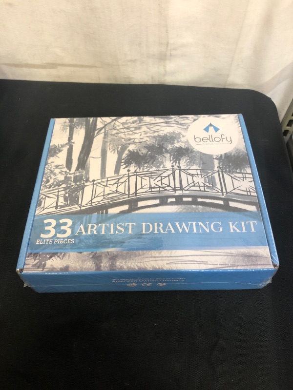 Photo 1 of 33-piece Professional Art Kit
