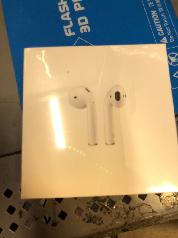 Photo 2 of Apple AirPods (2nd Generation)
