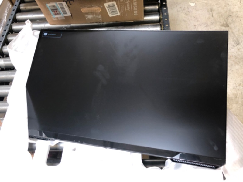 Photo 2 of Samsung G50A Gaming Monitor, 27 Inch 4K Gaming Monitor, Ultrawide Gaming Monitor, QHD Monitor, 165hz, HDR10, G-Sync (LS27AG500PNXZA)