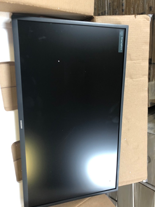 Photo 2 of SAMSUNG 32 inch UJ59 4k monitor (LU32J590UQNXZA) - UHD, 3840 x 2160p, 60hz, 4ms, Dual monitor, laptop monitor, monitor stand / riser / mount compliant, AMD FreeSync, Gaming, HDMI, DP, Black
