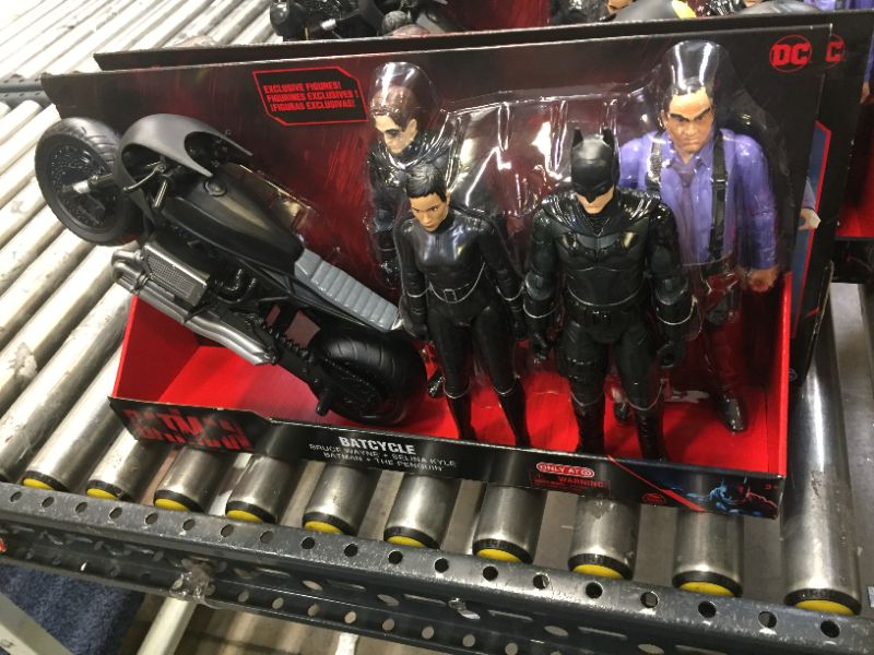 Photo 2 of DC Comics Batman Batcycle Pack with 4 Figures

